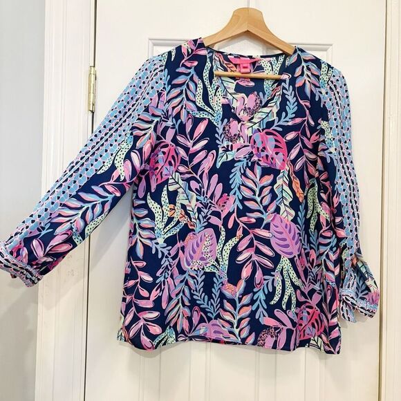 NWT Lilly Pulitzer Pamala Top Oyster Bay Navy You’ve Been Spotted XS - Picture 3 of 8